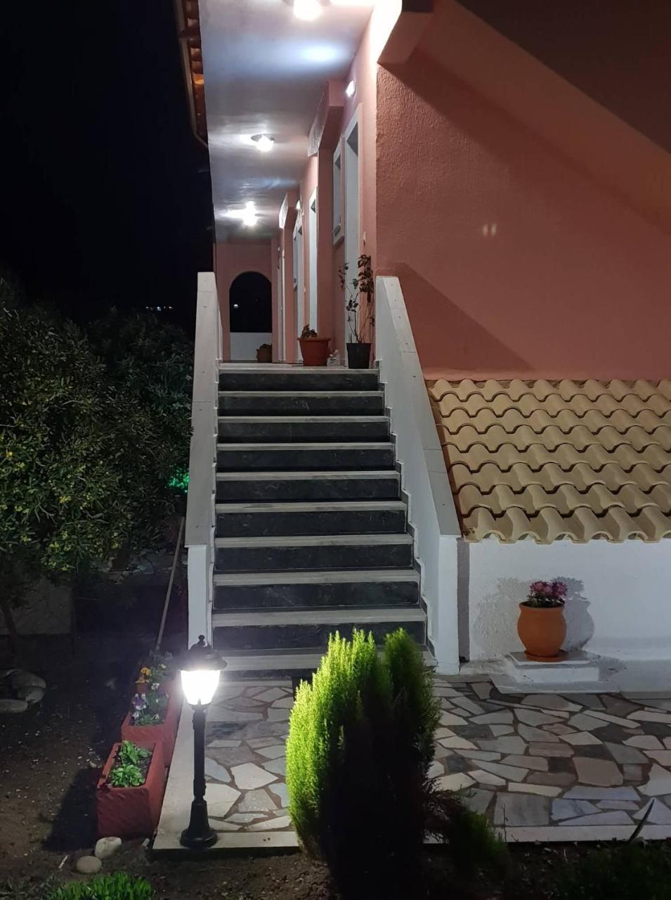 Отель Marianna House Агиос-Георгиос-Пагон Экстерьер фото